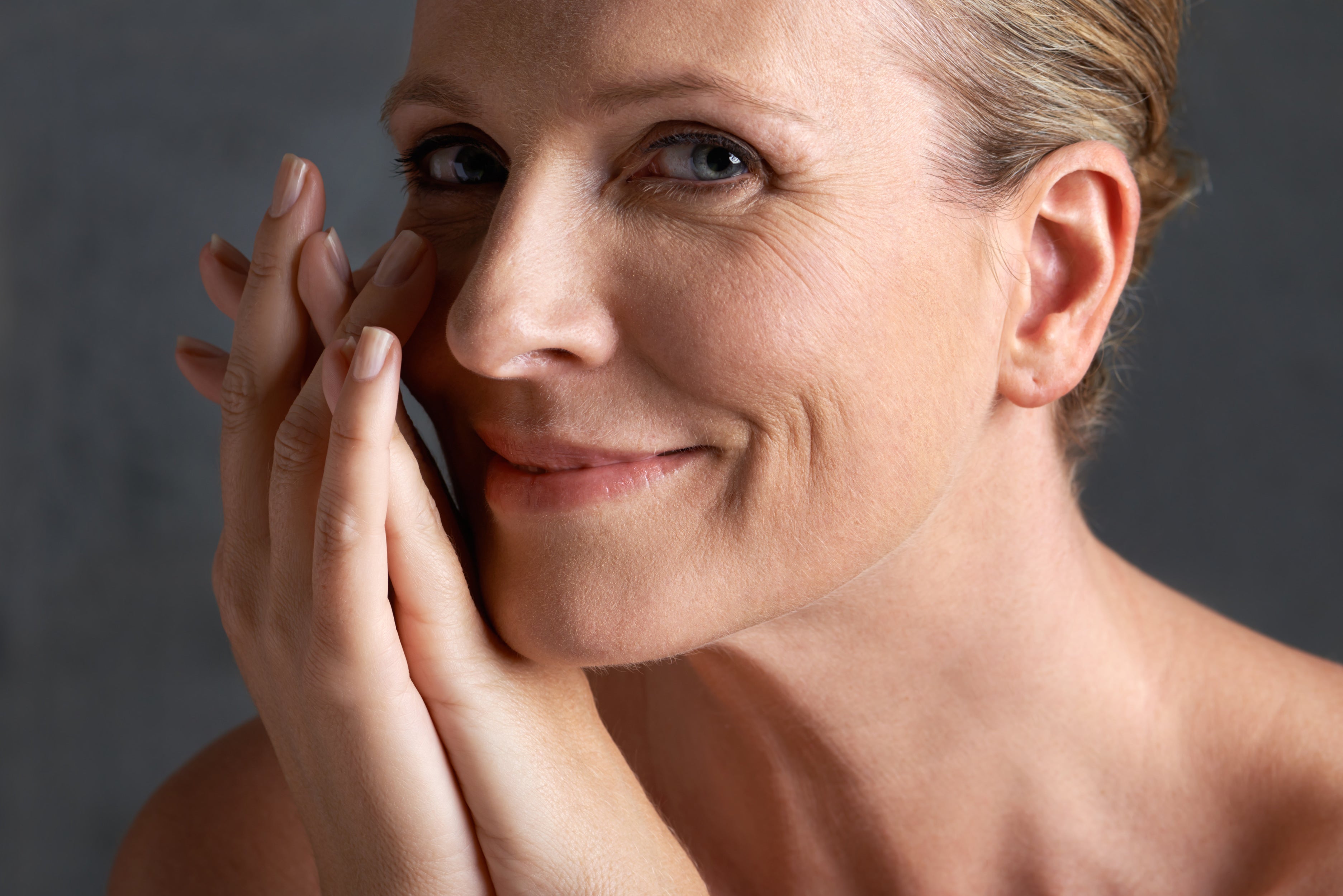 Comment ralentir le vieillissement de la peau naturellement