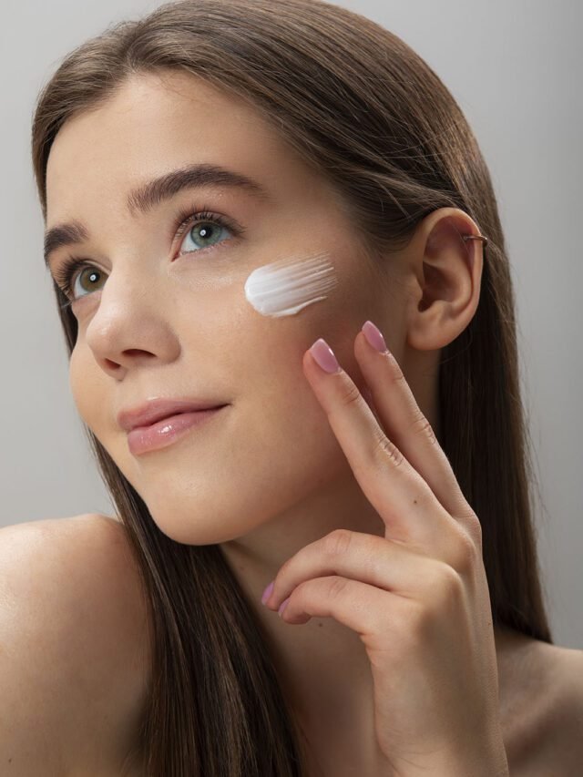 DUO LIFT AND NUTRITION : Lissage,  Unification du teint et nutrition profonde dans un DUO unique.
